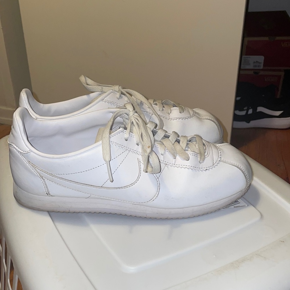 Nike cortez white on white